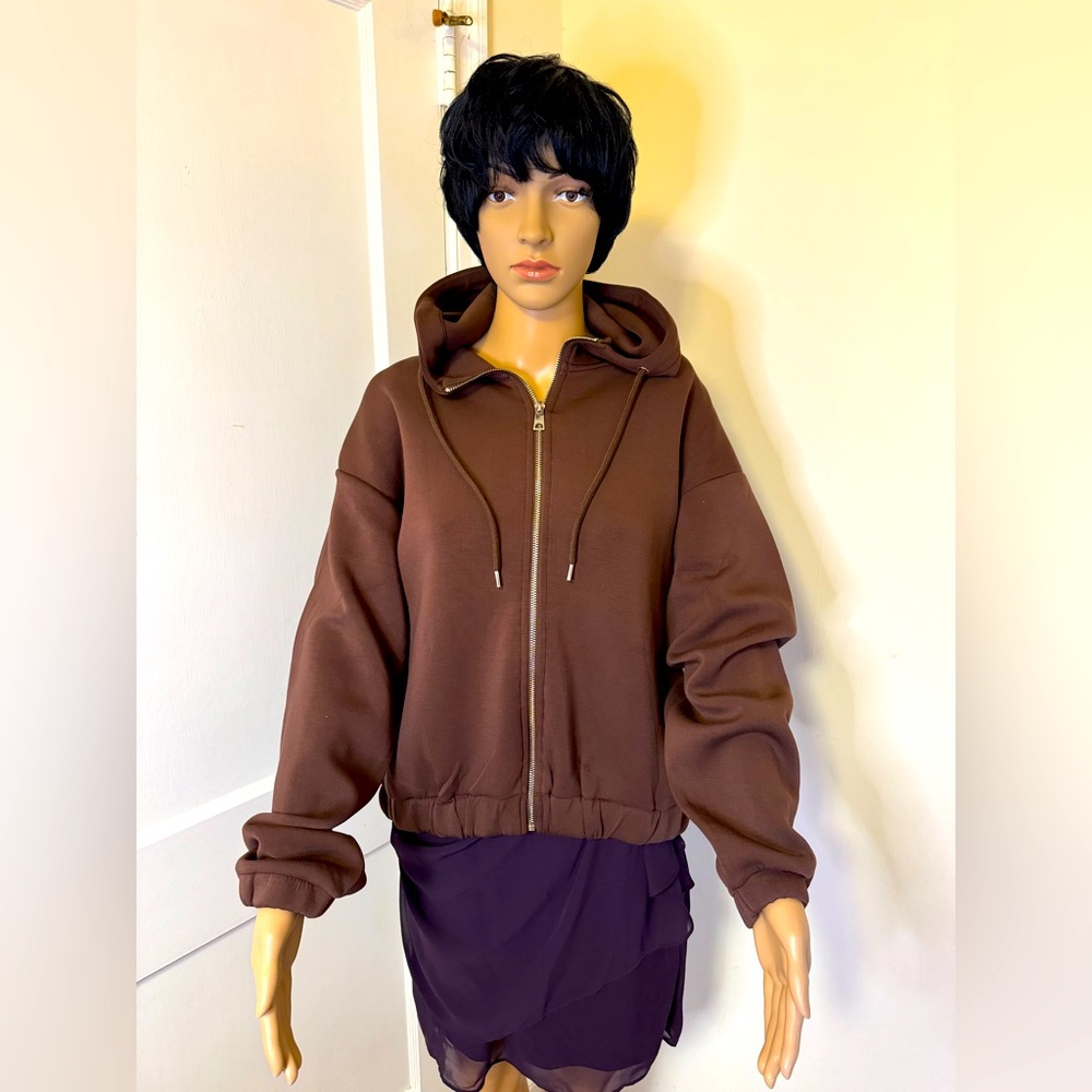 NWT- Forever 21 women’s Brown Hoodie with pockets- size M